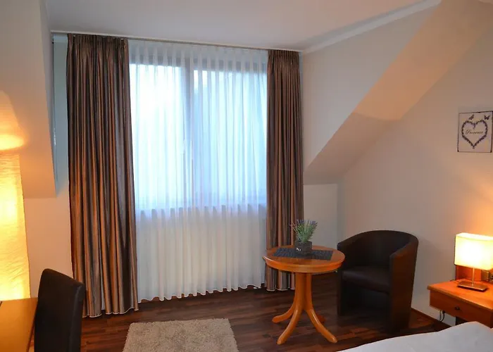 Private Rooms With Free Parking & 24H Self Check-In