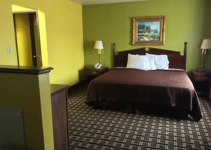 Country Hearth Inn - Bowling Green