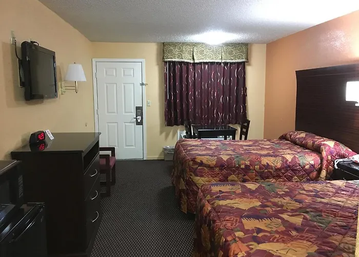 Redwood Inn - White Hall
