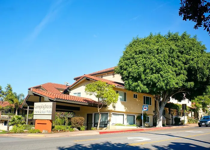 Lamplighter Inn & Suites