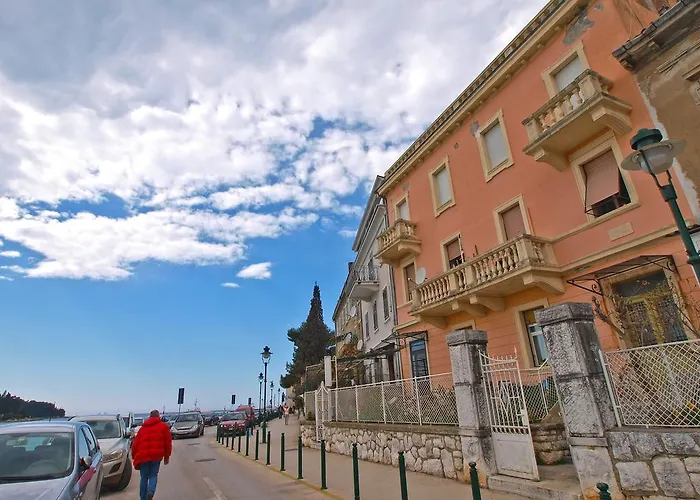 Apartments By The Sea 1050 Rovinj