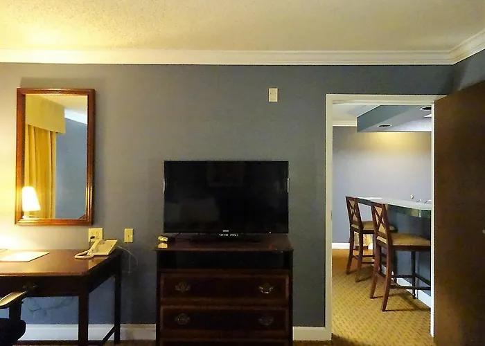 Richmond Suites Hotel
