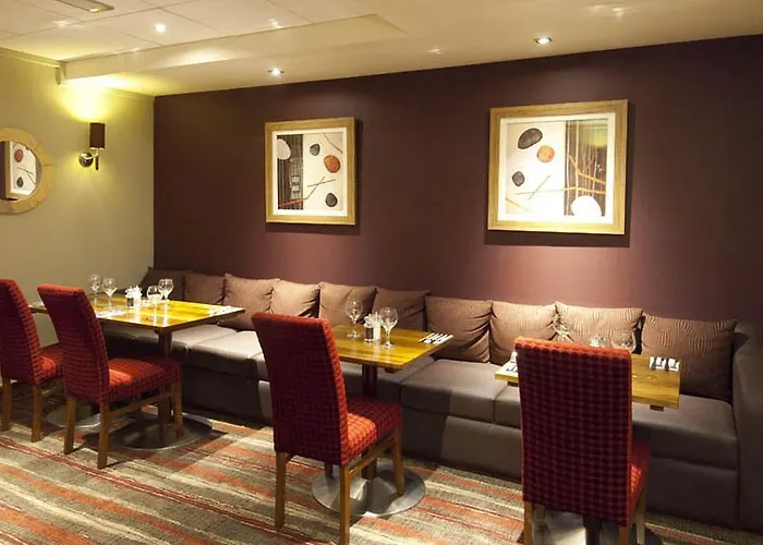 Premier Inn London Heathrow Airport T2 & T3 - Bath Road