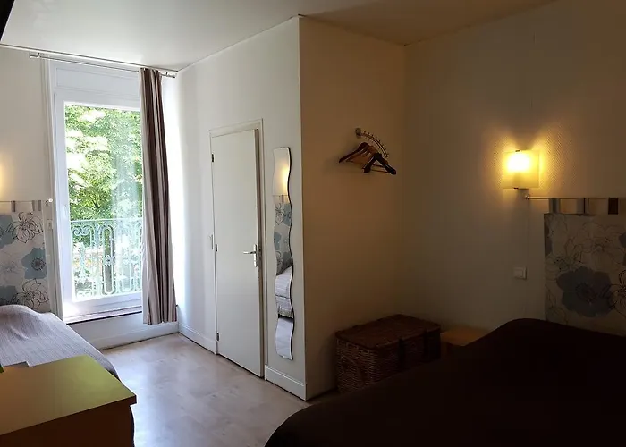 Hôtel Des Poètes avec parking sur réservation