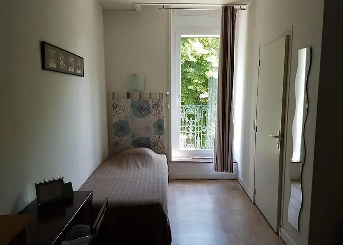 Hotel Des Poetes Avec Parking Sur Reservation