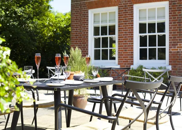 The Manor At Sway - Hotel, Restaurant And Gardens