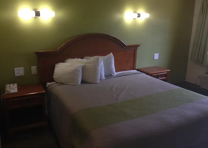 Red Carpet Inn - New Brunswick