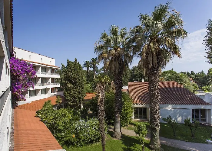 Hotel Le Domaine Du Mas Blanc By Popinns