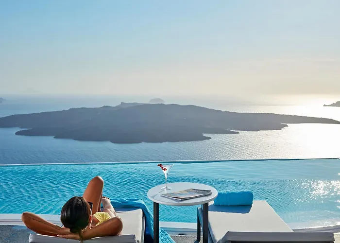 Cosmopolitan Suites - Small Luxury Hotels Of The World Fira 