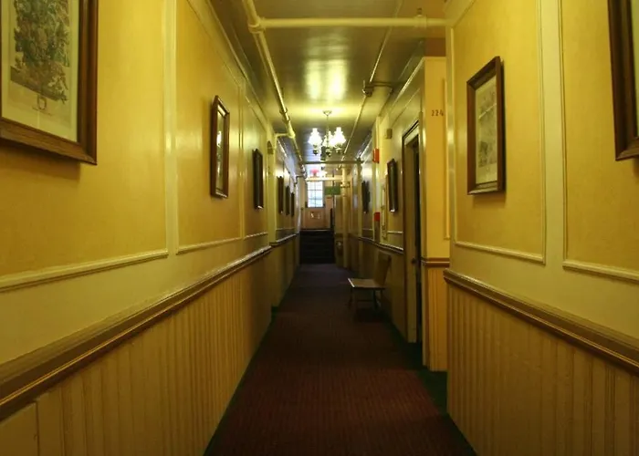 The Yankee Pedlar Inn