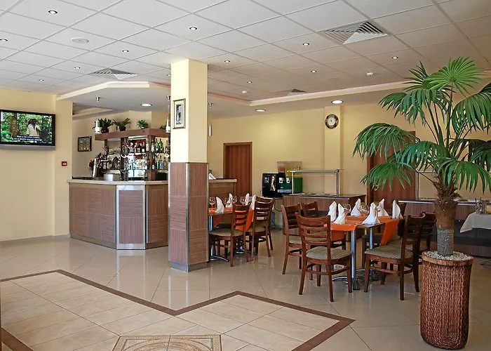 Hotel Black Sea - Breakfast, Pool & Free Parking