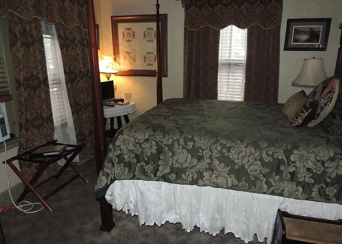 Farnsworth House Inn