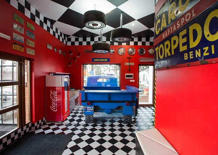 Retro hotel Garage