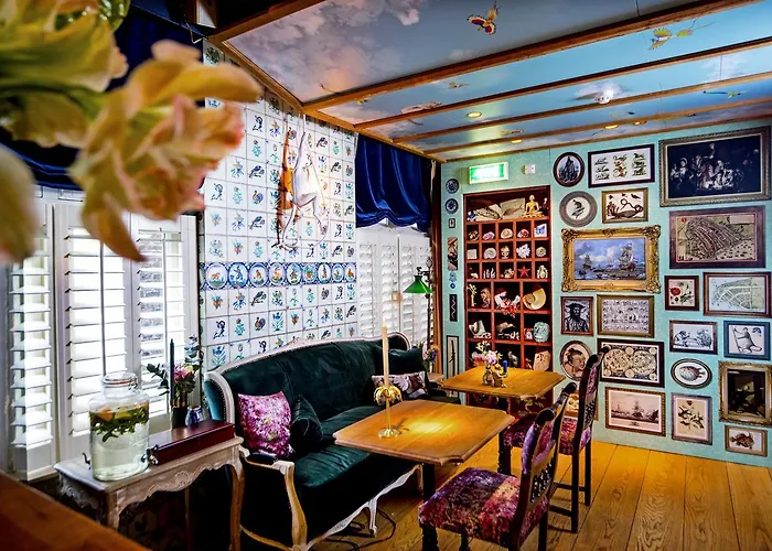 Rosalia'S Menagerie Cocktail Bar & Innupstairs Amsterdam