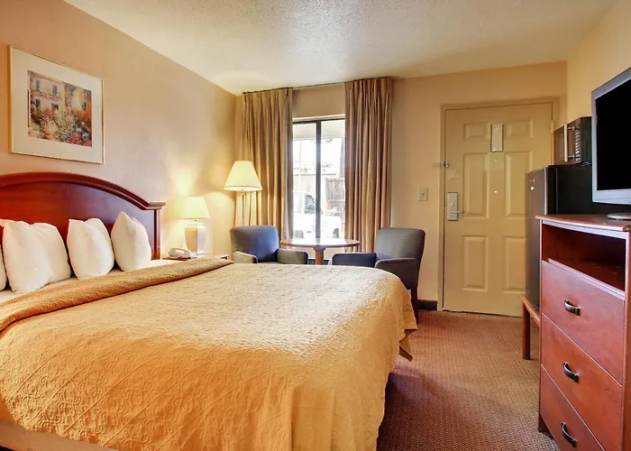 Econo Lodge North
