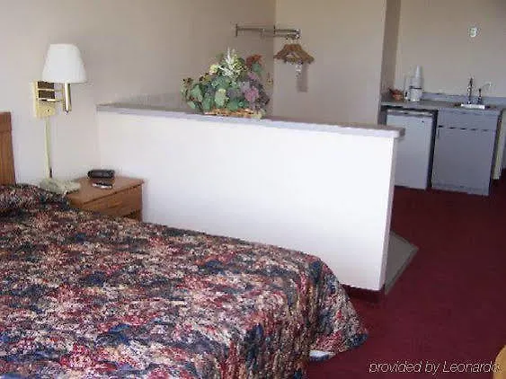 Travelers Inn Convention Ctr