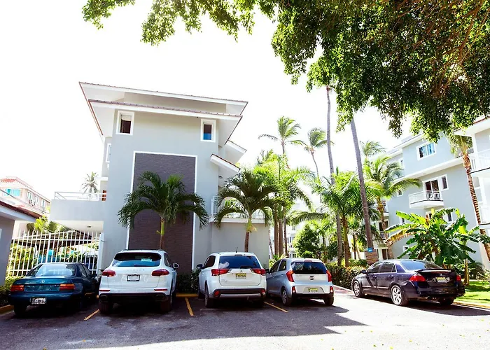 Tropicana Suites Deluxe Beach Club & Pool
