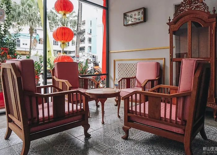 Hotel Ciq, Jalan Trus