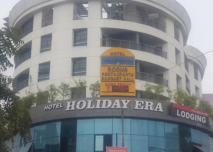 Hotel Holiday Era Opposite Railway Station
