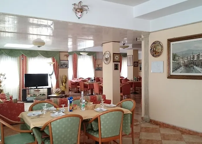 Hotel Holiday House