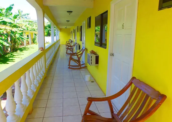 Sunshine Hotel Little Corn Island