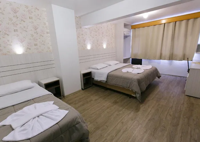 Hotel 13 Linden Treze Tílias