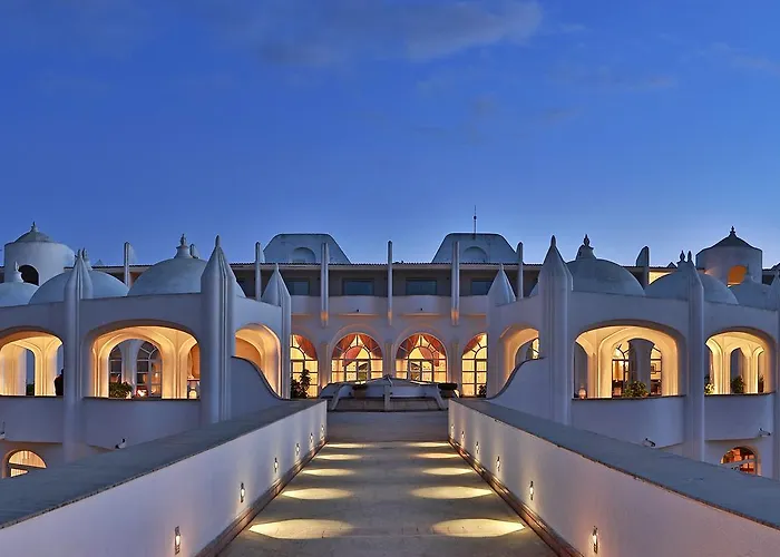 L' Amphitrite Palace Beach Resort & Spa