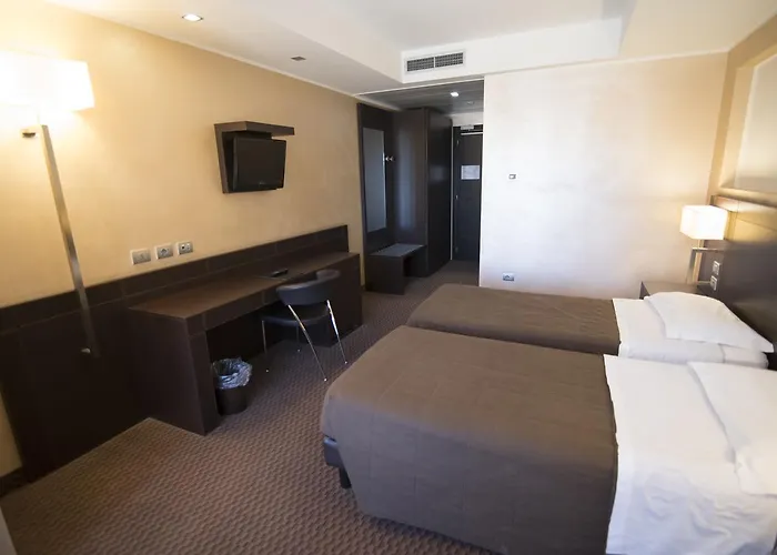 E' Hotel
