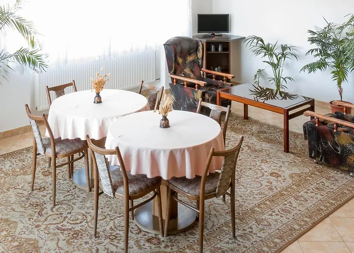Alton Garni Hotel