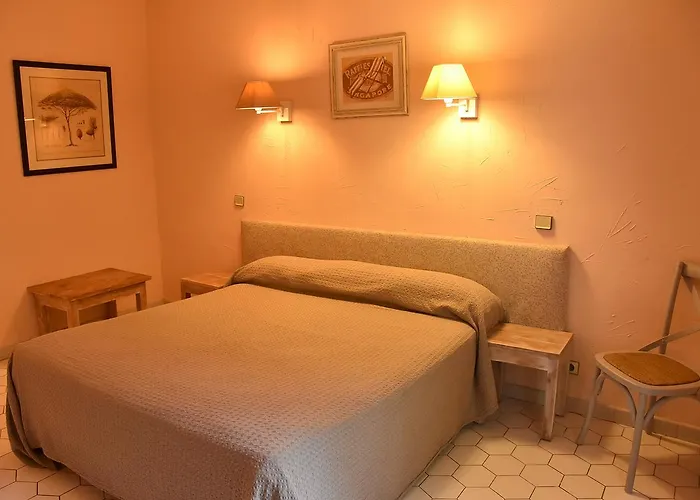 Hotel Les Mazets Des Roches
