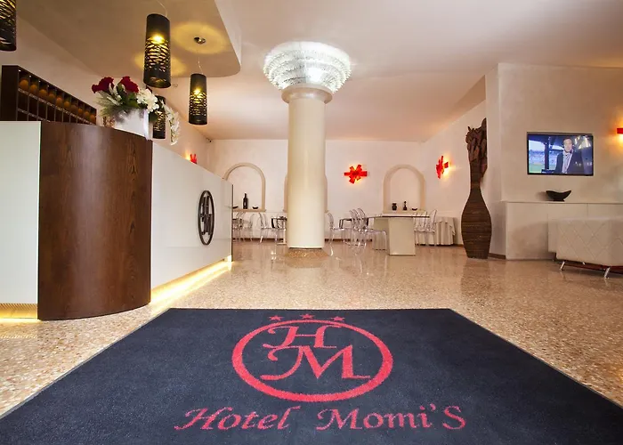 Momi'S Hotel