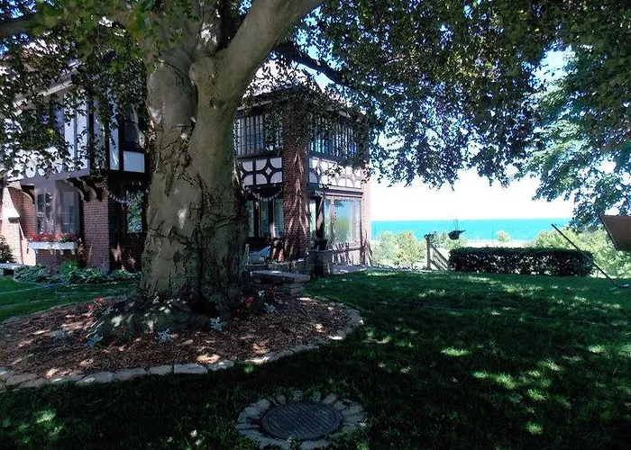 Lochnaiar Inn Racine