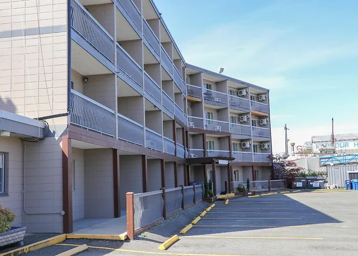 The Waterfront Suites And Marina