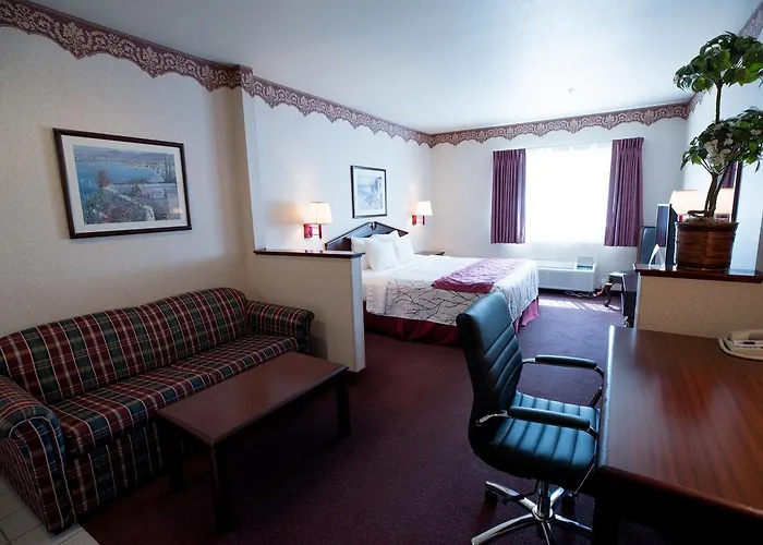 Holiday Inn Express & Suites Portland East By Ihg