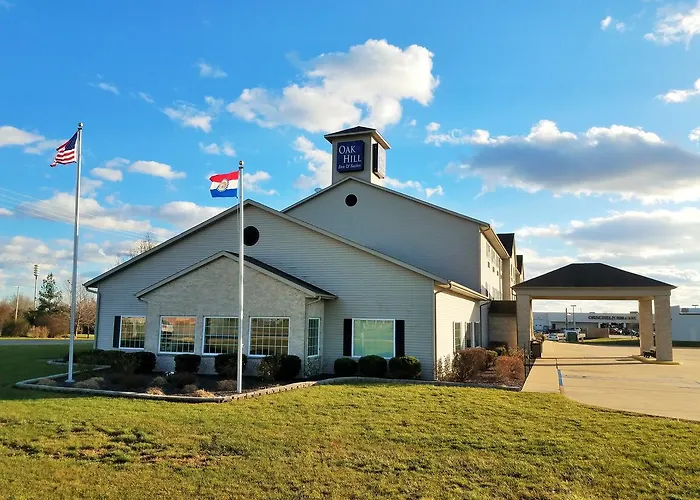 Oak Hill Inn & Suites