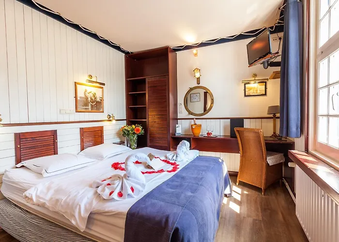 Boat Hotel De Barge