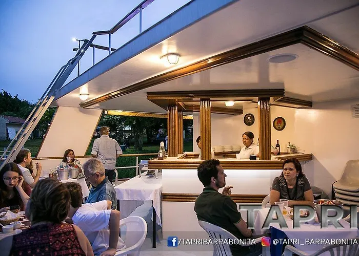 Tapri - Hotel Flutuante