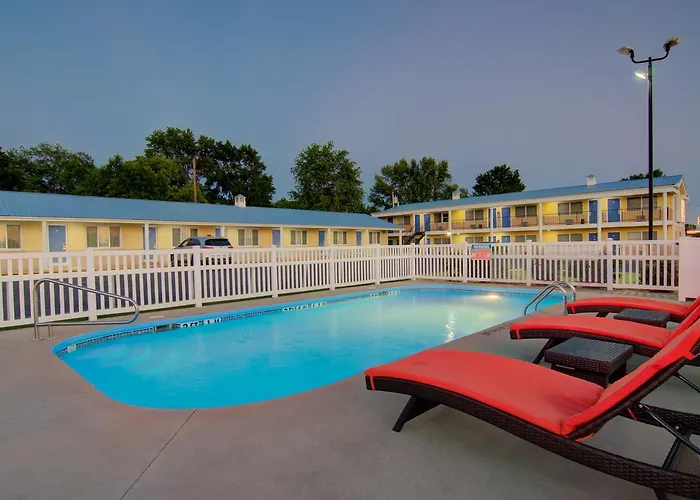 Westbridge Inn & Suites Clinton