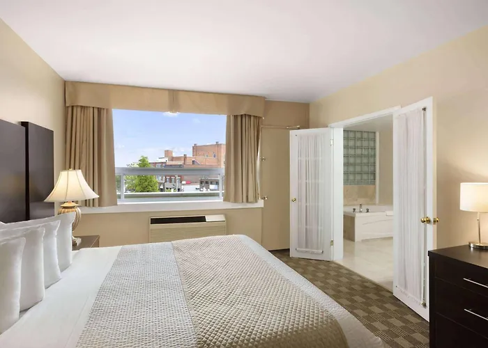 Days Inn & Suites By Wyndham North Bay Downtown
