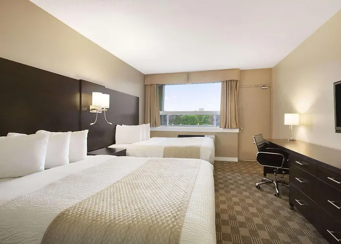 Days Inn & Suites By Wyndham North Bay Downtown