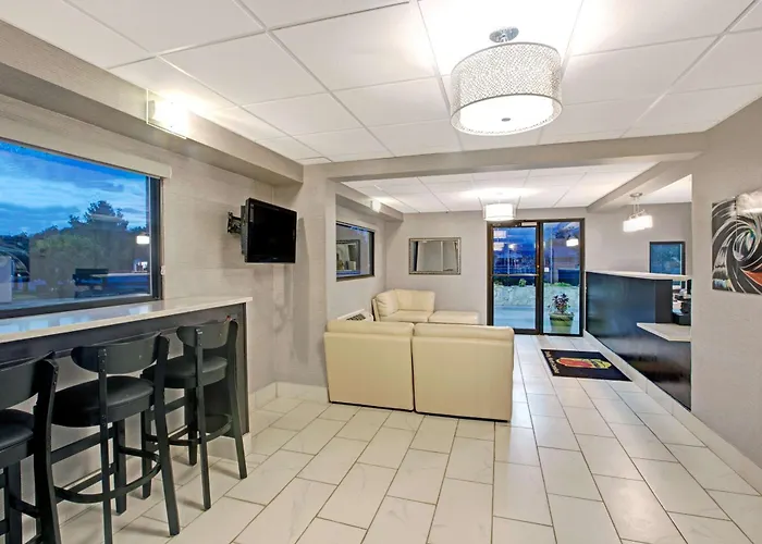 Super 8 By Wyndham Shelby