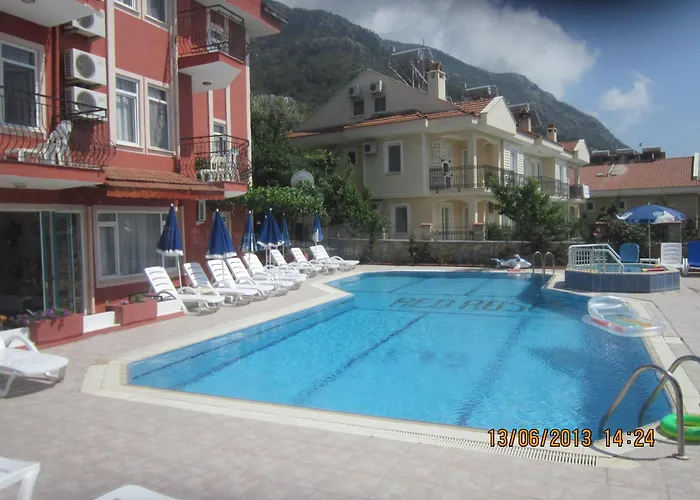 Red Rose Hotel