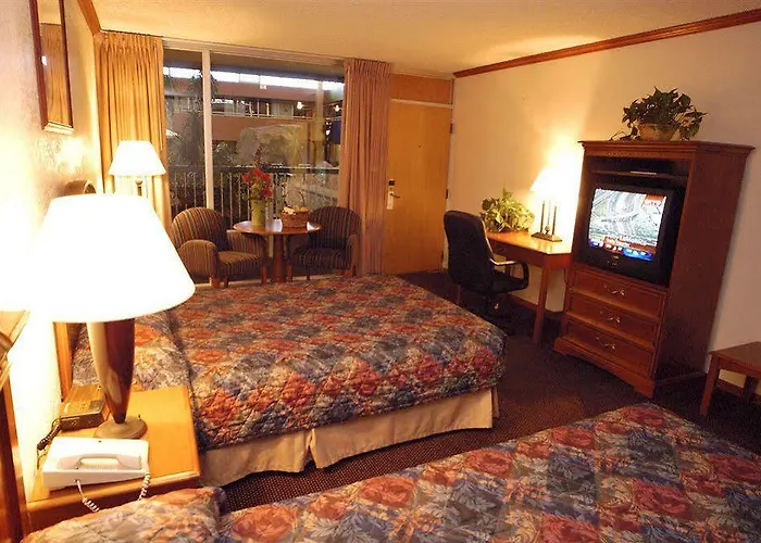 Boulder Outlook Hotel & Suites