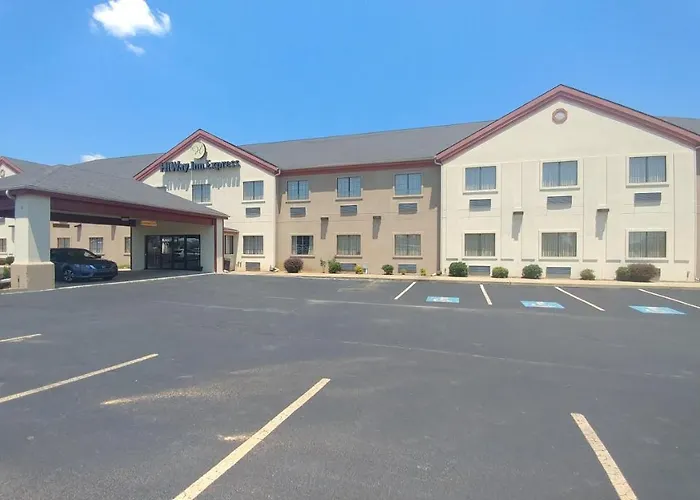 Hiway Inn Express & Suites