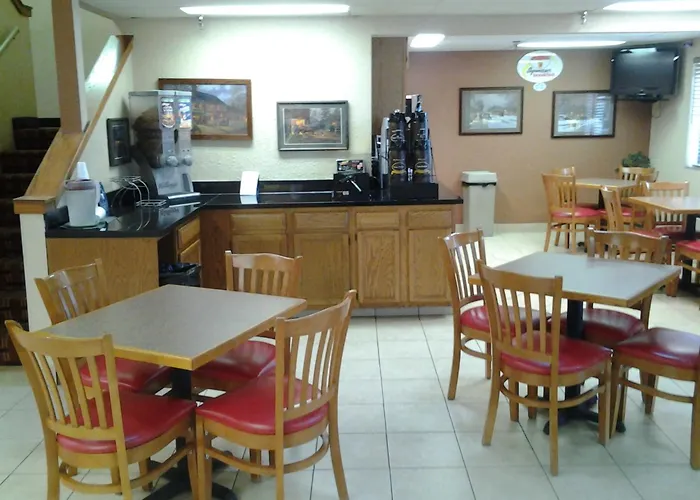 Super 8 By Wyndham Plymouth