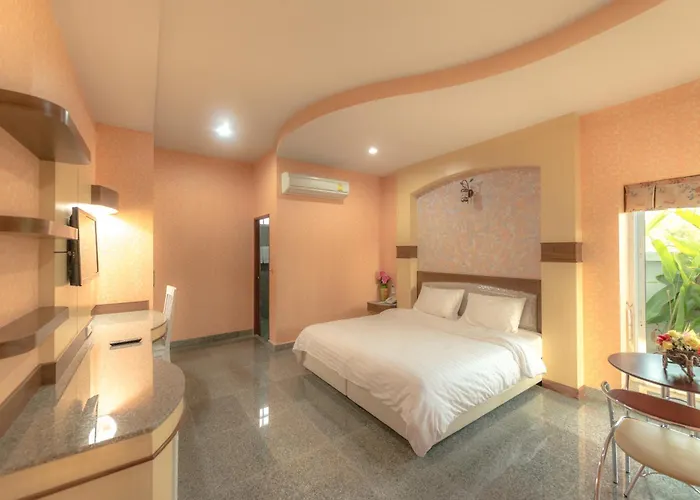 Martina Hotel Surin