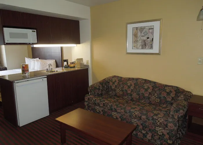 Bridgepointe Inn & Suites Toledo-Perrysburg-Rossford-Oregon-Maumee By Hollywood Casino
