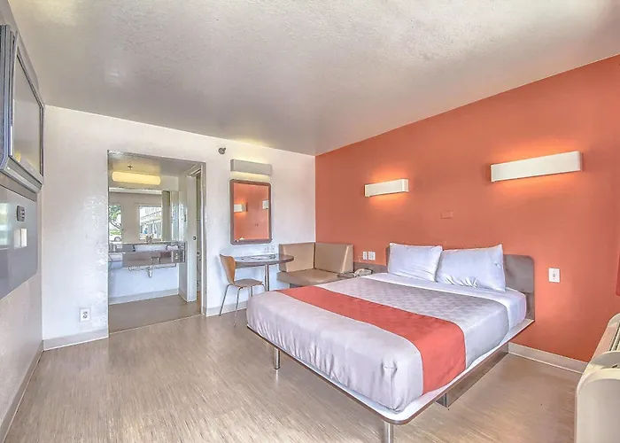 Motel 6 San Antonio, Tx Six Flags Fiesta Tx - La Cantera Area
