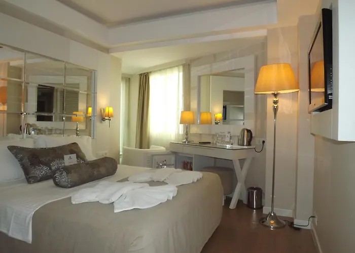 Alesta Yacht Hotel