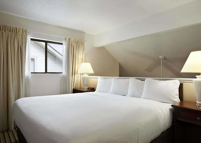 Hawthorn Suites Of Troy
